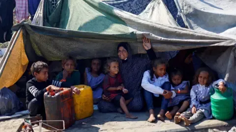 Dire Situation across Gaza City as Military Forces Push Forward