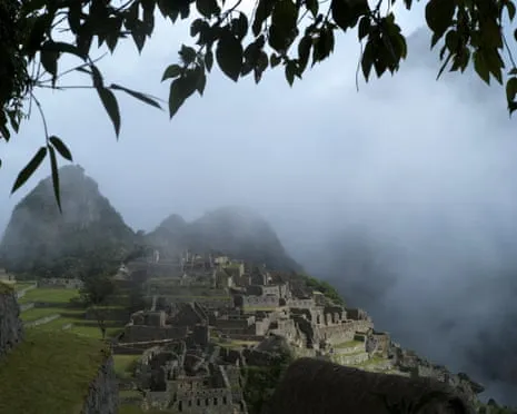 Boulders blocking Train Tracks Trap Hundreds of Travelers en route to Peru's Historic Site